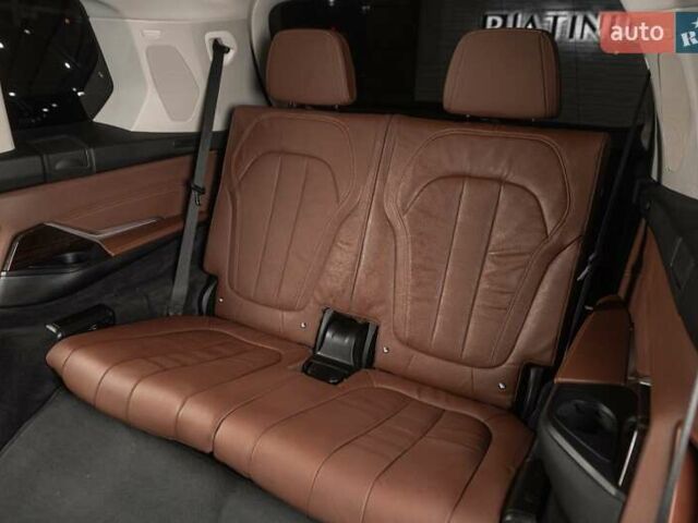 Серый БМВ X7, объемом двигателя 4.39 л и пробегом 53 тыс. км за 63900 $, фото 17 на Automoto.ua