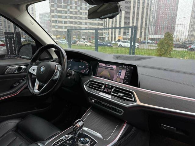 Серый БМВ X7, объемом двигателя 3 л и пробегом 90 тыс. км за 54900 $, фото 19 на Automoto.ua