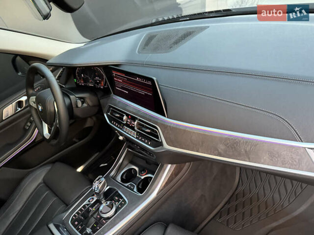 Серый БМВ X7, объемом двигателя 2.99 л и пробегом 140 тыс. км за 64500 $, фото 47 на Automoto.ua