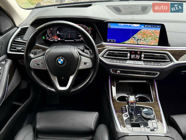 Серый БМВ X7, объемом двигателя 3 л и пробегом 148 тыс. км за 55000 $, фото 6 на Automoto.ua