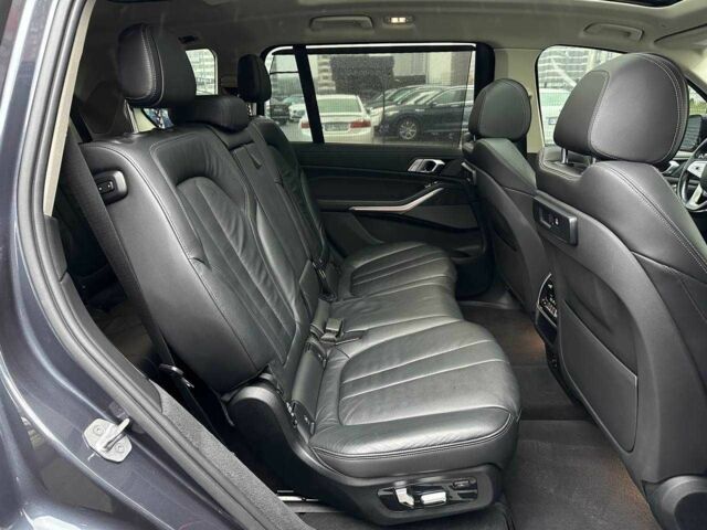 Серый БМВ X7, объемом двигателя 3 л и пробегом 90 тыс. км за 54900 $, фото 20 на Automoto.ua