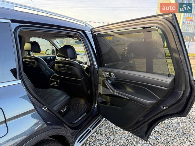 Серый БМВ X7, объемом двигателя 3 л и пробегом 147 тыс. км за 50900 $, фото 44 на Automoto.ua