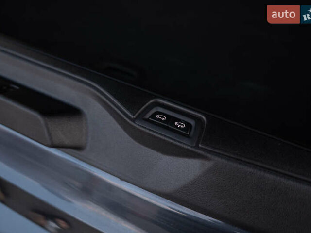 Серый БМВ X7, объемом двигателя 4.4 л и пробегом 78 тыс. км за 67500 $, фото 135 на Automoto.ua