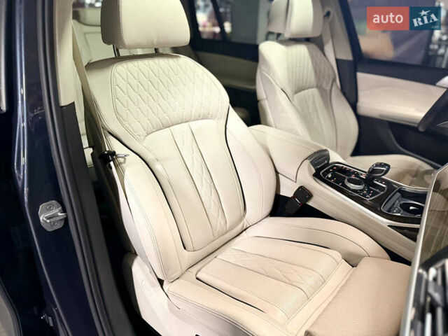 Серый БМВ X7, объемом двигателя 3 л и пробегом 65 тыс. км за 68900 $, фото 13 на Automoto.ua