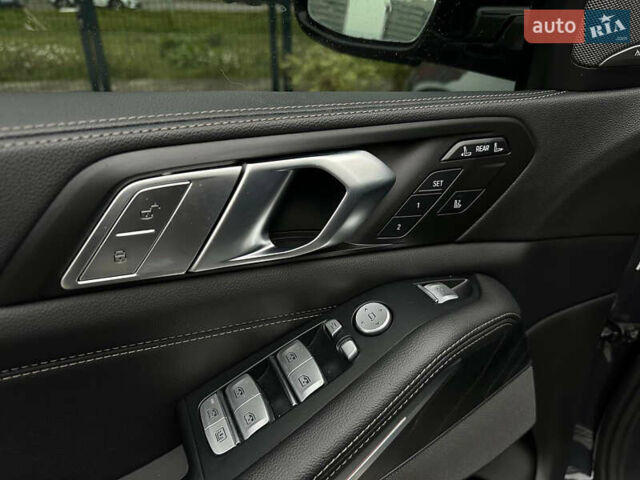 Серый БМВ X7, объемом двигателя 3 л и пробегом 90 тыс. км за 54900 $, фото 17 на Automoto.ua