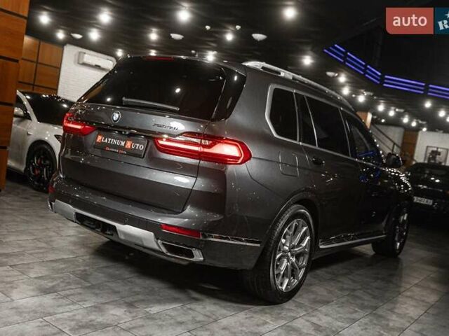 Серый БМВ X7, объемом двигателя 4.39 л и пробегом 53 тыс. км за 63900 $, фото 79 на Automoto.ua