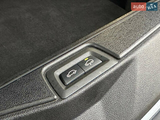 Серый БМВ X7, объемом двигателя 3 л и пробегом 90 тыс. км за 54900 $, фото 62 на Automoto.ua