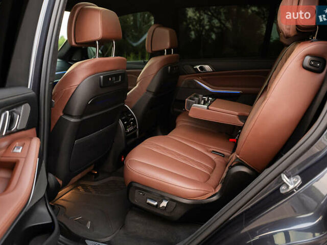 Серый БМВ X7, объемом двигателя 4.4 л и пробегом 78 тыс. км за 67500 $, фото 99 на Automoto.ua