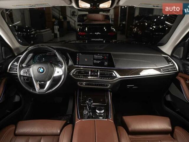 Серый БМВ X7, объемом двигателя 4.39 л и пробегом 53 тыс. км за 63900 $, фото 48 на Automoto.ua