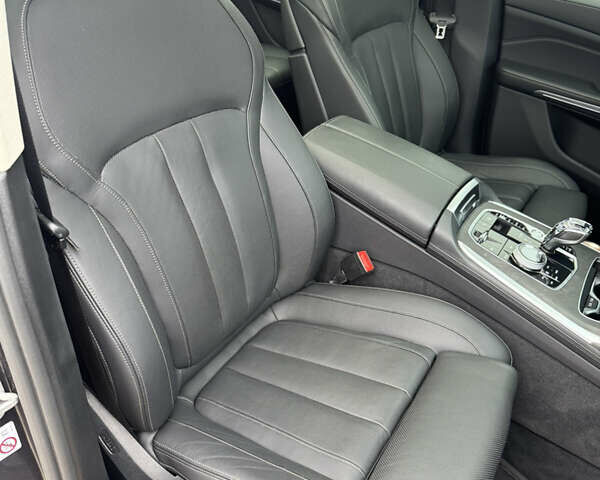 Серый БМВ X7, объемом двигателя 2.99 л и пробегом 140 тыс. км за 63500 $, фото 56 на Automoto.ua