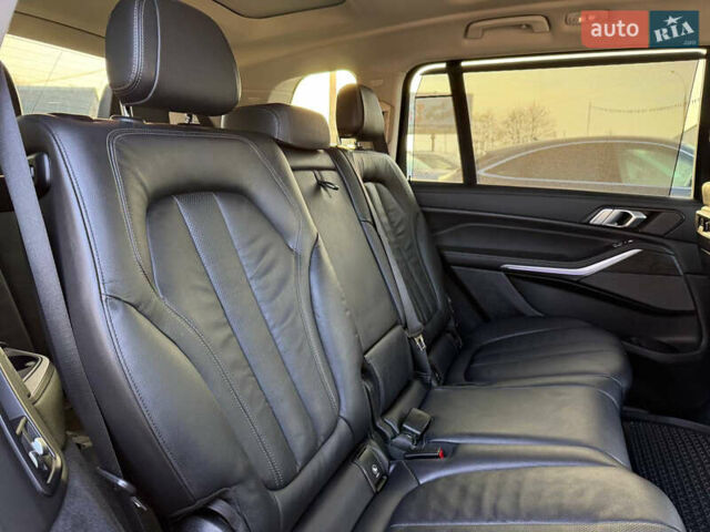 Серый БМВ X7, объемом двигателя 3 л и пробегом 147 тыс. км за 50900 $, фото 50 на Automoto.ua