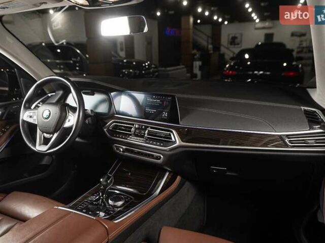 Серый БМВ X7, объемом двигателя 4.39 л и пробегом 53 тыс. км за 63900 $, фото 54 на Automoto.ua