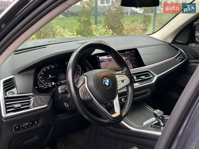 Серый БМВ X7, объемом двигателя 3 л и пробегом 90 тыс. км за 54900 $, фото 51 на Automoto.ua