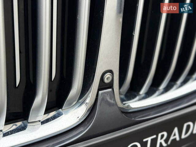 Серый БМВ X7, объемом двигателя 3 л и пробегом 90 тыс. км за 54900 $, фото 25 на Automoto.ua