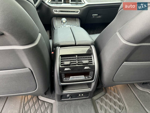 Серый БМВ X7, объемом двигателя 2.99 л и пробегом 140 тыс. км за 63500 $, фото 28 на Automoto.ua
