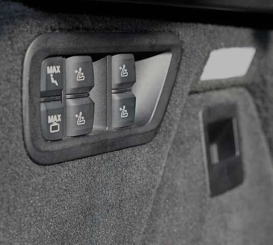 Серый БМВ X7, объемом двигателя 2.99 л и пробегом 126 тыс. км за 77500 $, фото 42 на Automoto.ua