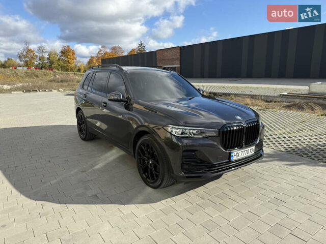 Серый БМВ X7, объемом двигателя 3 л и пробегом 145 тыс. км за 55800 $, фото 2 на Automoto.ua