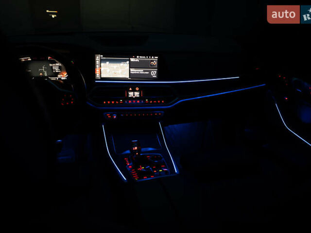 Серый БМВ X7, объемом двигателя 4.39 л и пробегом 78 тыс. км за 71000 $, фото 161 на Automoto.ua