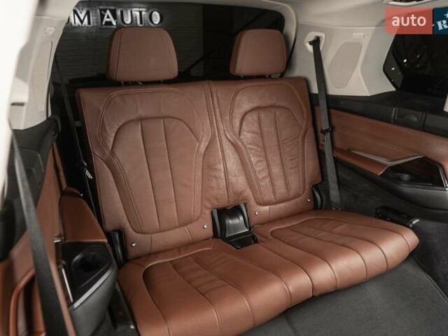 Серый БМВ X7, объемом двигателя 4.39 л и пробегом 53 тыс. км за 63900 $, фото 33 на Automoto.ua