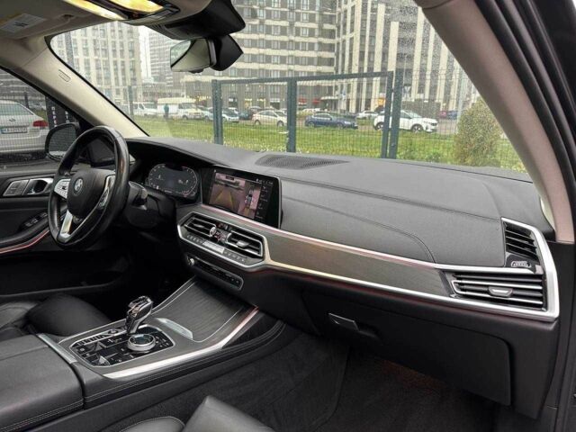 Серый БМВ X7, объемом двигателя 3 л и пробегом 90 тыс. км за 54900 $, фото 18 на Automoto.ua