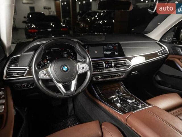Серый БМВ X7, объемом двигателя 4.39 л и пробегом 53 тыс. км за 63900 $, фото 46 на Automoto.ua