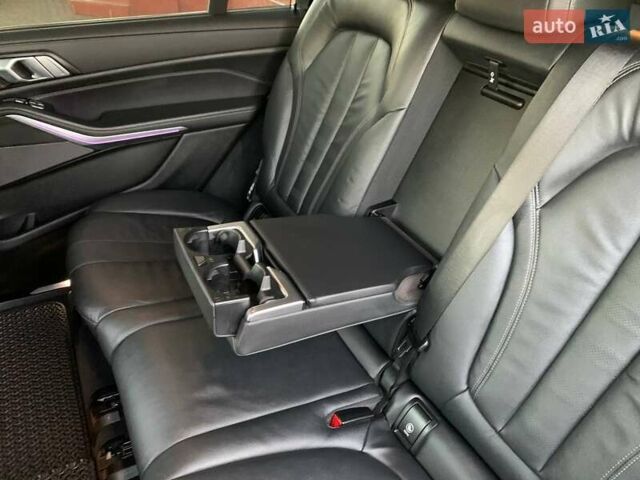 Серый БМВ X7, объемом двигателя 3 л и пробегом 147 тыс. км за 53800 $, фото 44 на Automoto.ua