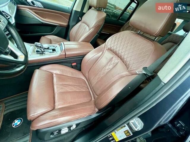 Серый БМВ X7, объемом двигателя 4.39 л и пробегом 128 тыс. км за 63000 $, фото 30 на Automoto.ua