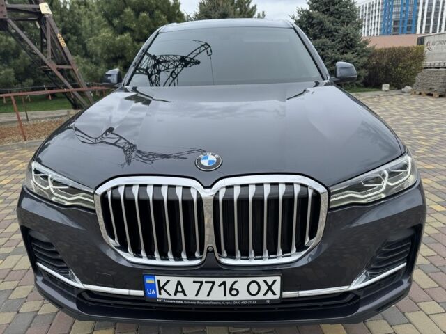 Серый БМВ X7, объемом двигателя 3 л и пробегом 140 тыс. км за 63500 $, фото 2 на Automoto.ua
