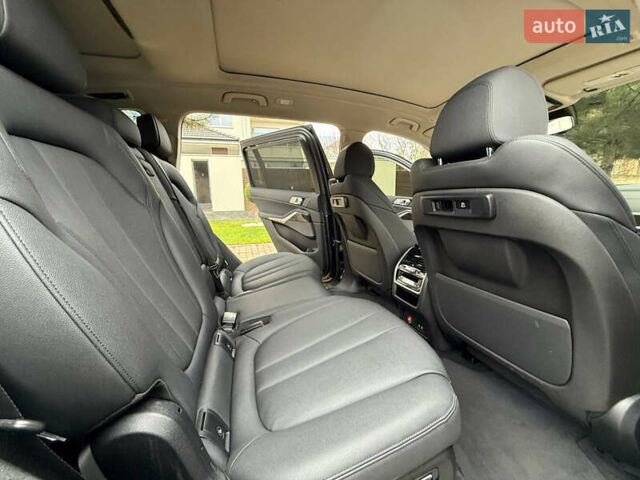 Серый БМВ X7, объемом двигателя 3 л и пробегом 148 тыс. км за 55000 $, фото 104 на Automoto.ua