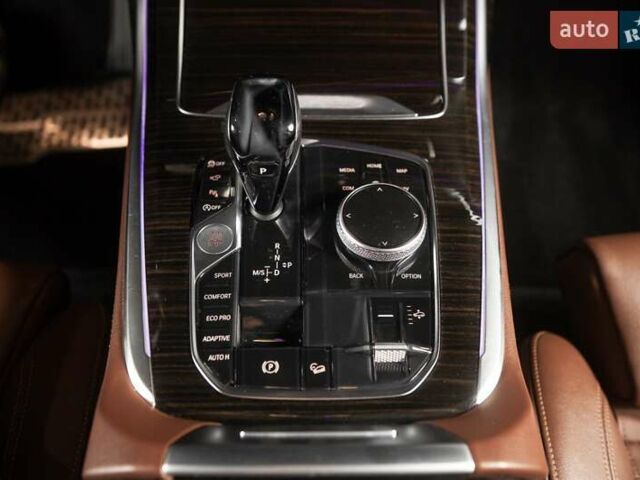 Серый БМВ X7, объемом двигателя 4.39 л и пробегом 53 тыс. км за 63900 $, фото 61 на Automoto.ua