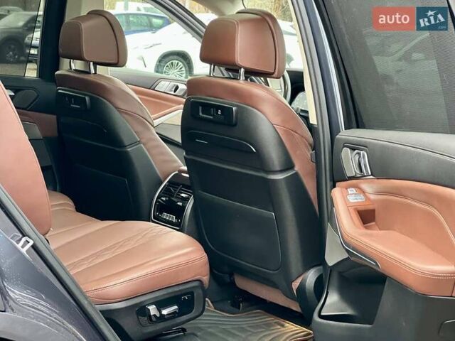 Серый БМВ X7, объемом двигателя 4.39 л и пробегом 128 тыс. км за 63000 $, фото 46 на Automoto.ua