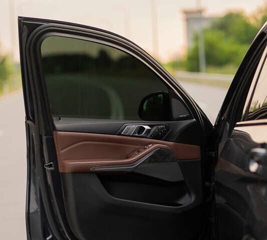 Серый БМВ X7, объемом двигателя 4.4 л и пробегом 78 тыс. км за 67500 $, фото 57 на Automoto.ua