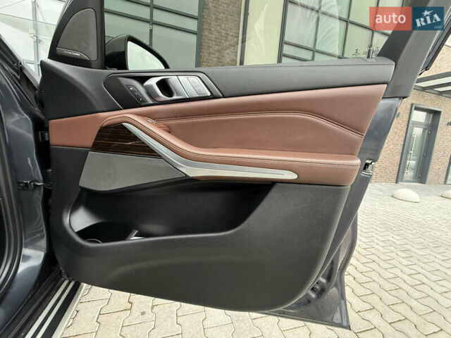 Сірий БМВ X7, об'ємом двигуна 3 л та пробігом 99 тис. км за 76000 $, фото 93 на Automoto.ua