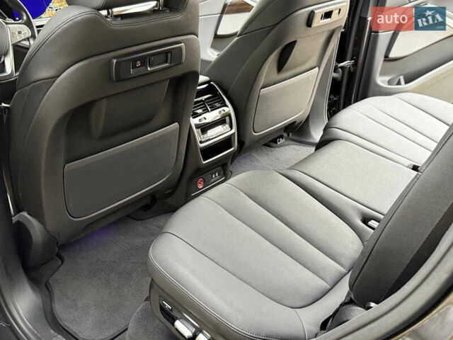 Серый БМВ X7, объемом двигателя 3 л и пробегом 148 тыс. км за 55000 $, фото 91 на Automoto.ua