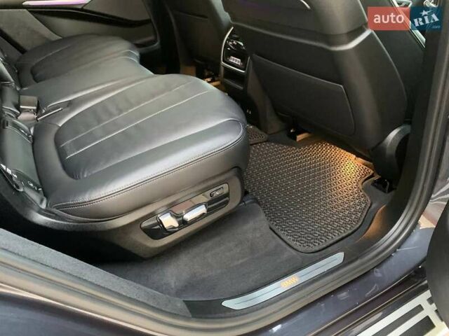 Серый БМВ X7, объемом двигателя 3 л и пробегом 147 тыс. км за 53800 $, фото 39 на Automoto.ua