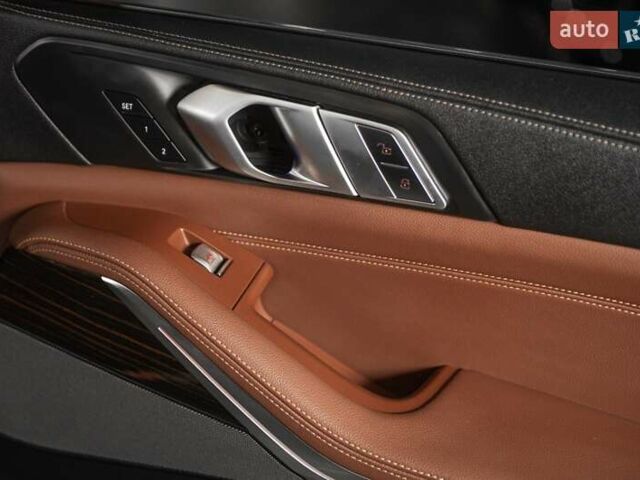 Серый БМВ X7, объемом двигателя 4.39 л и пробегом 53 тыс. км за 63900 $, фото 76 на Automoto.ua