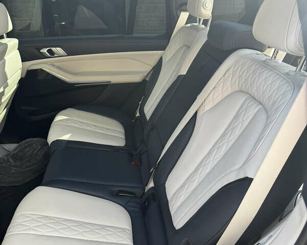 Серый БМВ X7, объемом двигателя 2.99 л и пробегом 126 тыс. км за 81000 $, фото 20 на Automoto.ua