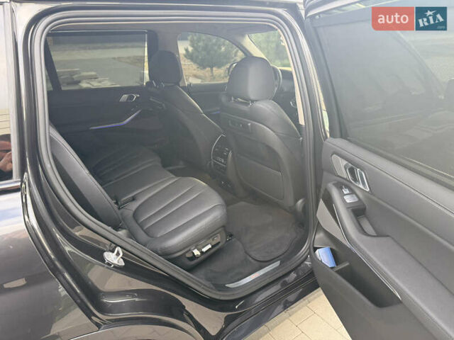Серый БМВ X7, объемом двигателя 3 л и пробегом 145 тыс. км за 55800 $, фото 10 на Automoto.ua