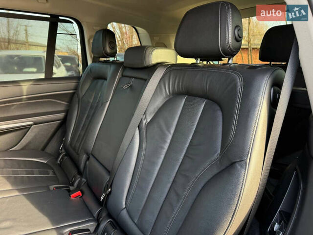 Серый БМВ X7, объемом двигателя 3 л и пробегом 147 тыс. км за 50900 $, фото 40 на Automoto.ua