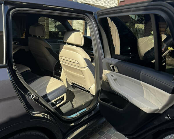 Серый БМВ X7, объемом двигателя 2.99 л и пробегом 126 тыс. км за 81000 $, фото 10 на Automoto.ua