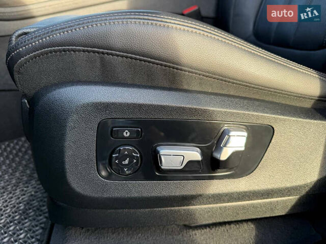 Серый БМВ X7, объемом двигателя 3 л и пробегом 147 тыс. км за 50900 $, фото 21 на Automoto.ua