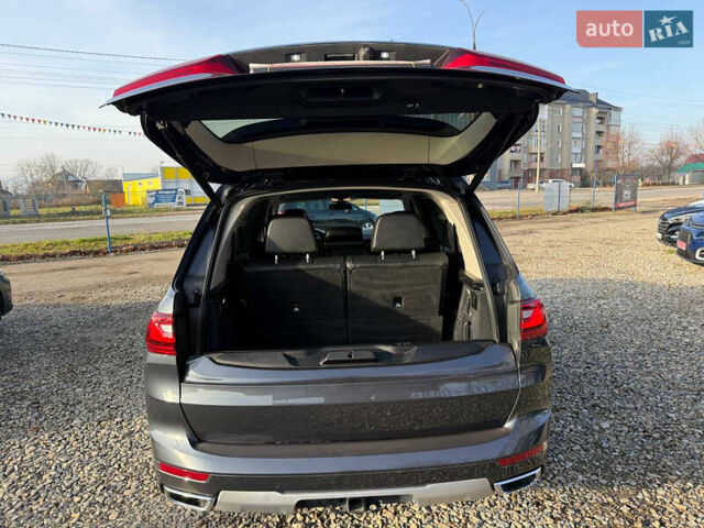 Серый БМВ X7, объемом двигателя 3 л и пробегом 147 тыс. км за 50900 $, фото 60 на Automoto.ua