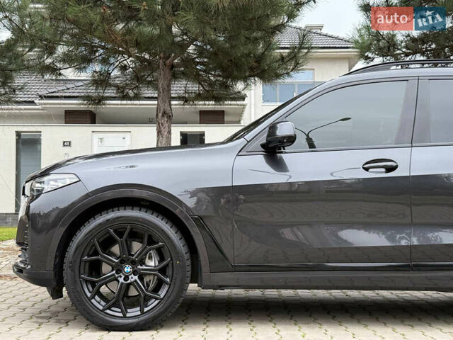 Серый БМВ X7, объемом двигателя 3 л и пробегом 148 тыс. км за 55000 $, фото 51 на Automoto.ua