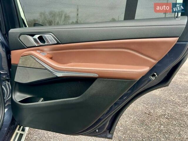 Серый БМВ X7, объемом двигателя 4.39 л и пробегом 128 тыс. км за 63000 $, фото 39 на Automoto.ua