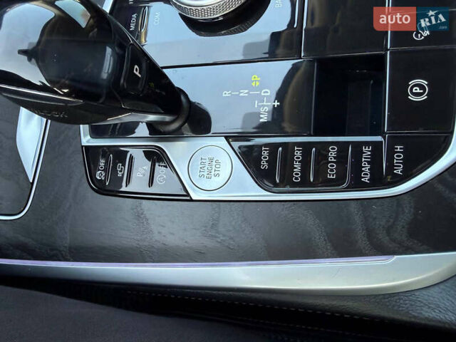 Серый БМВ X7, объемом двигателя 3 л и пробегом 147 тыс. км за 50900 $, фото 81 на Automoto.ua