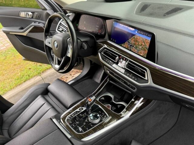 Серый БМВ X7, объемом двигателя 3 л и пробегом 140 тыс. км за 55000 $, фото 23 на Automoto.ua