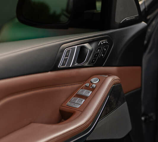 Серый БМВ X7, объемом двигателя 4.4 л и пробегом 78 тыс. км за 67500 $, фото 58 на Automoto.ua