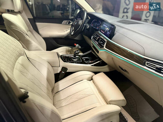 Серый БМВ X7, объемом двигателя 3 л и пробегом 65 тыс. км за 68900 $, фото 12 на Automoto.ua