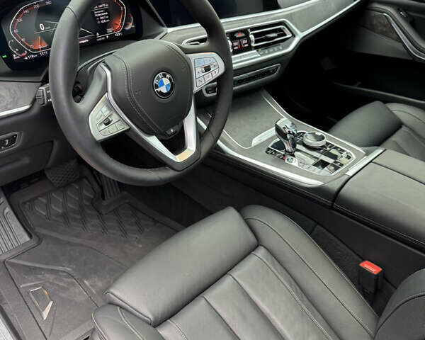 Серый БМВ X7, объемом двигателя 2.99 л и пробегом 140 тыс. км за 63500 $, фото 66 на Automoto.ua