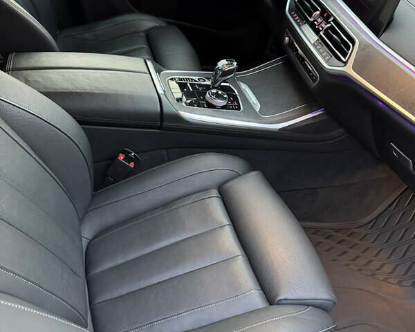 Серый БМВ X7, объемом двигателя 2.99 л и пробегом 140 тыс. км за 64500 $, фото 79 на Automoto.ua